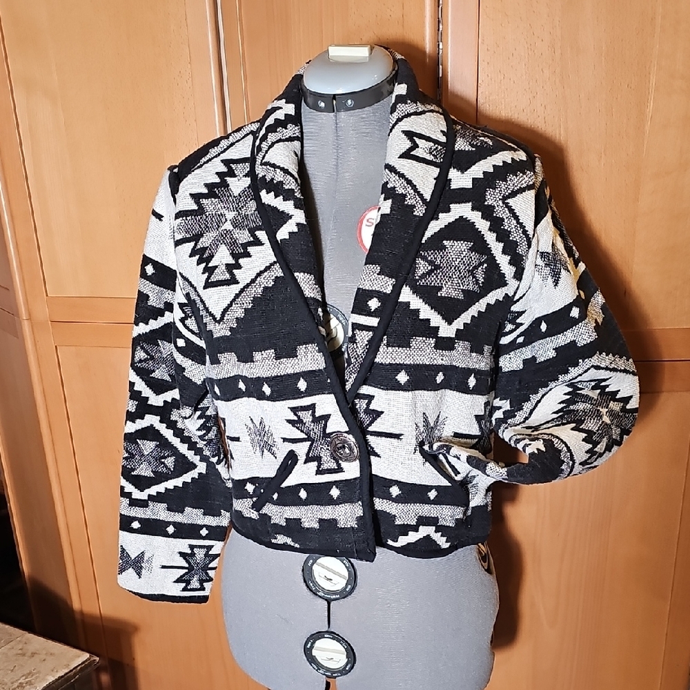 Stylish Black and White Patterned Blazer
